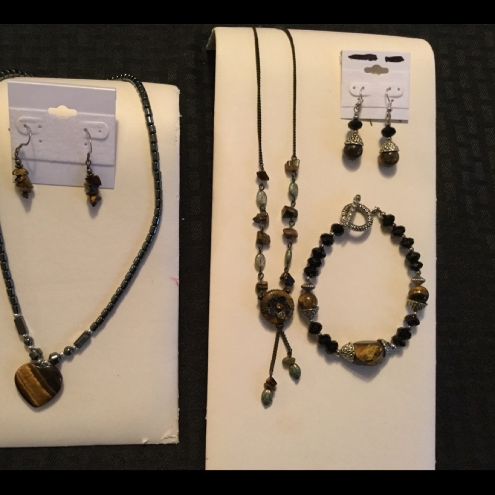 Bundle: necklaces, pairs of earrings, bracelet.